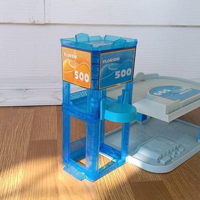 LOT 224: Collection of Vintage / Contemporary Toys