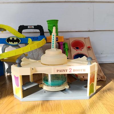 LOT 224: Collection of Vintage / Contemporary Toys