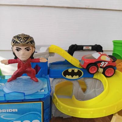 LOT 224: Collection of Vintage / Contemporary Toys