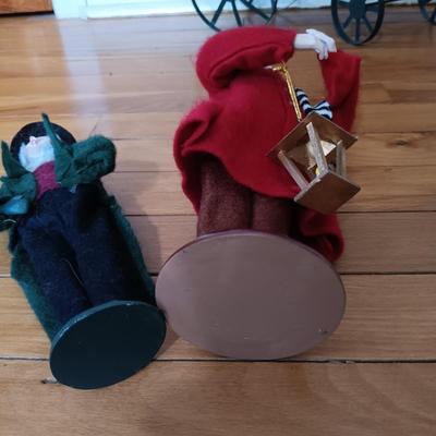 LOT 229: Animated Writing Santa with Candlelight & Christmas Carriage