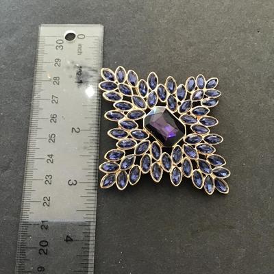 Sale Photo Thumbnail #38: Beautiful, gold tone, fashion, statement brooch. Please see attached photos.
