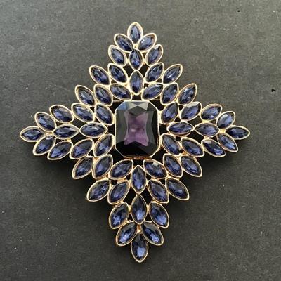 Sale Photo Thumbnail #37: Beautiful, gold tone, fashion, statement brooch. Please see attached photos.