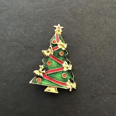 Sale Photo Thumbnail #65: Very nice vintage, gold tone, Christmas brooch. Please see attached photos.