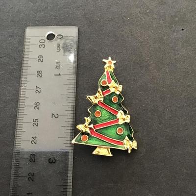 Sale Photo Thumbnail #66: Very nice vintage, gold tone, Christmas brooch. Please see attached photos.