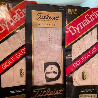 Golf gloves with a set of handkerchiefs