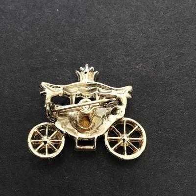 Very cute, vintage carriage brooch