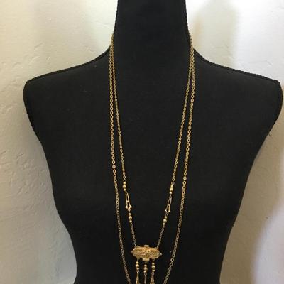 Beautiful vintage gold tone necklace