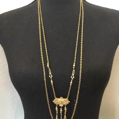Beautiful vintage gold tone necklace