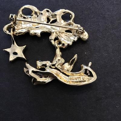 Beautiful vintage Giusti Christmas Angel Brooch
