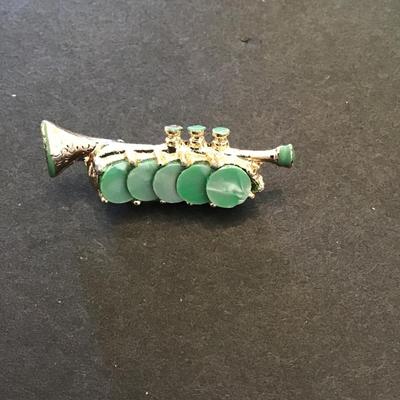 Very cute vintage, trumpet brooch