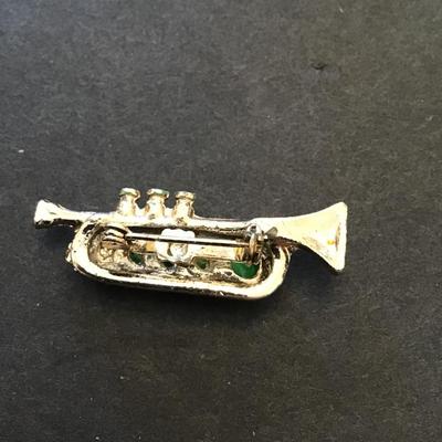 Very cute vintage, trumpet brooch