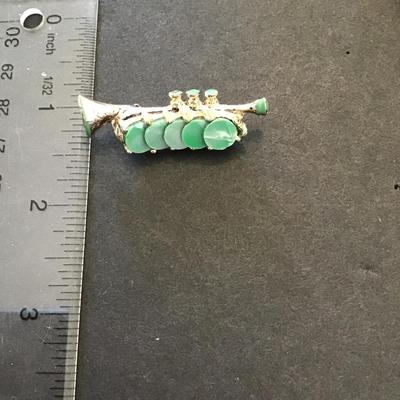 Very cute vintage, trumpet brooch