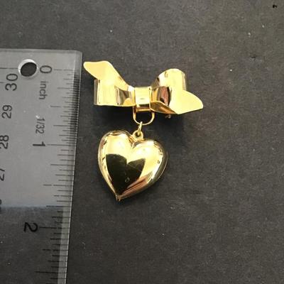 Very cute vintage goldtone heart and bow brooch