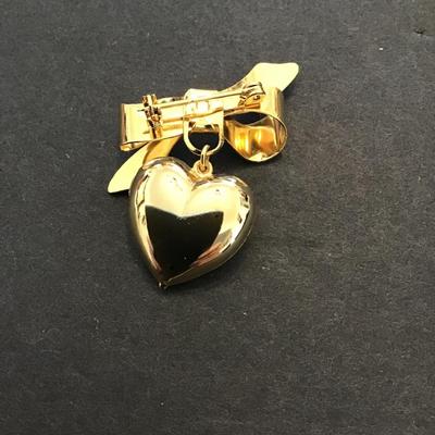 Very cute vintage goldtone heart and bow brooch