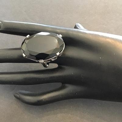 Very nice chunky glass rhinestone fashion ring