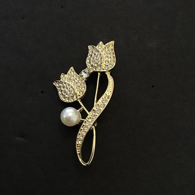 Sale Photo Thumbnail #50: Beautiful vintage, goldtone, flower brooch. Please see attached photos.