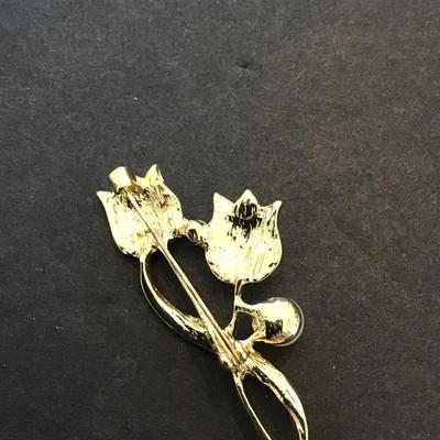 Sale Photo Thumbnail #52: Beautiful vintage, goldtone, flower brooch. Please see attached photos.