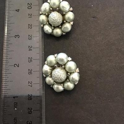 Sale Photo Thumbnail #147: Beautiful vintage, fashion, statement earrings. Please see attached photos.