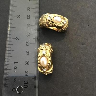 Sale Photo Thumbnail #161: Beautiful vintage, Premier design, fashion, statement earrings. Please see attached photos.