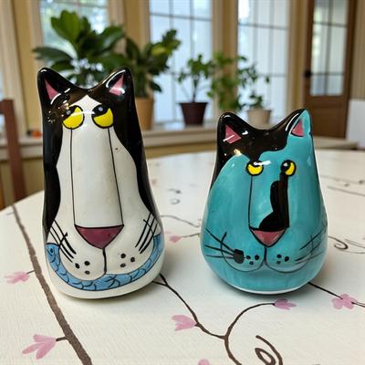 Sale Photo Thumbnail #264: Catzilla Salt and Pepper Shaker Set by Henriksen 2000 Candace Reiter Design