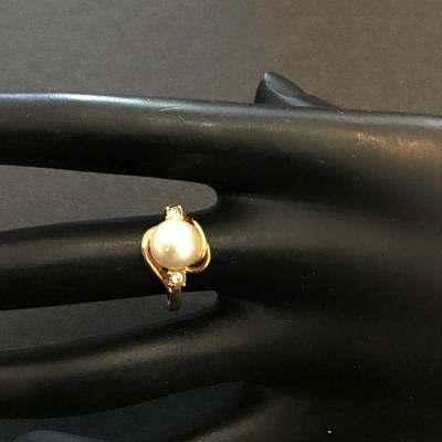Sale Photo Thumbnail #201: Very cute dainty fashion dinner ring please see attached photos