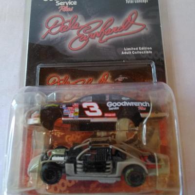 Sale Photo Thumbnail #60: 2001 GM Goodwrench Service Plus Monte Carlo 1:64 Scale 1 of 20880 #101105 / 2000 GM Goodwrench Service Center Monte Carlo 1:64 Scale 1 of 30024 #W6400160191