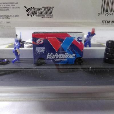 Sale Photo Thumbnail #157: 2000 Pit Crew with Sound Racing Champions 1:64 Scale #94001 / 2000 Stock Rods Racing Chapions 1:64 Scale 96700