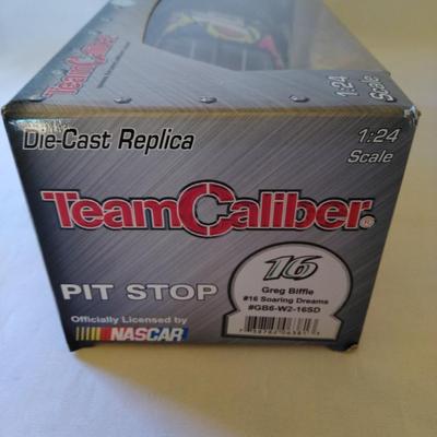 Sale Photo Thumbnail #208: 2006 Soaring Dreams Pit Stop 1:24 Scale Team Caliber # GB6W216SD