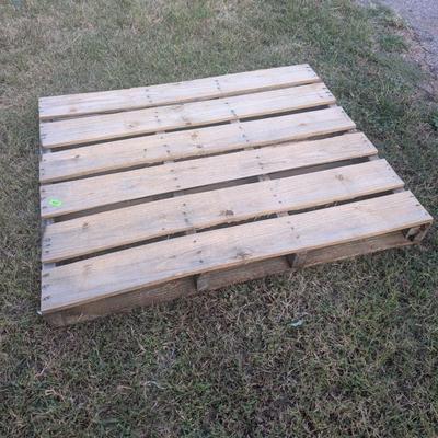 Wooden pallet 48" x 40" x 5"