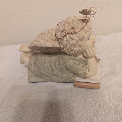 Music box figurine working condition - plays "Memories"