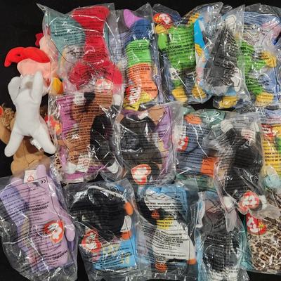 Sale Photo Thumbnail #162: Vintage McDonald's Happy Meal Toy Beanie Baby Lot Sealed

Will receive all items pictured as is.