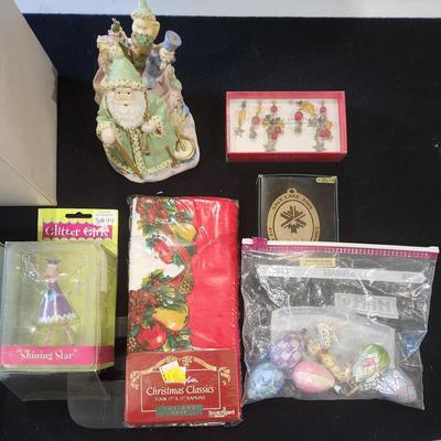 Sale Photo Thumbnail #232: Retro Christmas Holiday Decorations Lot - Thomas Kinkade Painter of Light Winter Olympics Ornament & many more

Will receive all items pictured as is. Most/all unopened