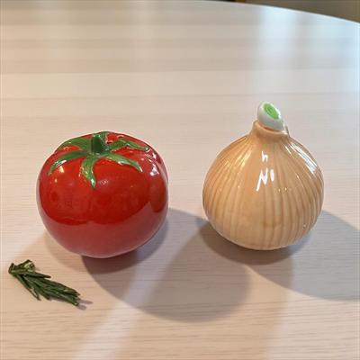 Sale Photo Thumbnail #278: Vintage Tomato and Onion Salt and Pepper Shaker Set