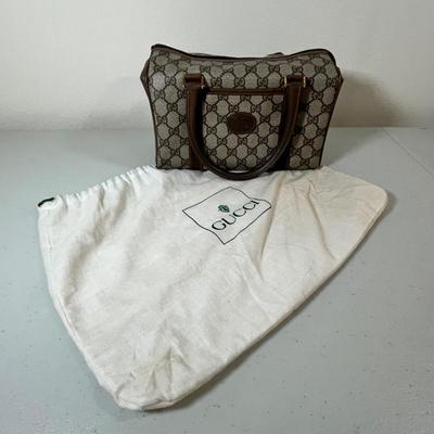 Lot 11 Gucci Purse w/ bag