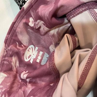 Lot 20 Women's pants