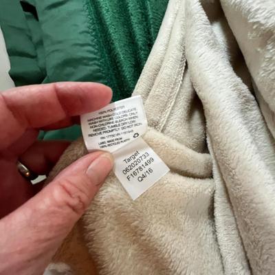 Lot 25 Sheets & blankets