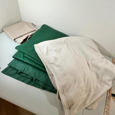 Lot 25 Sheets & blankets