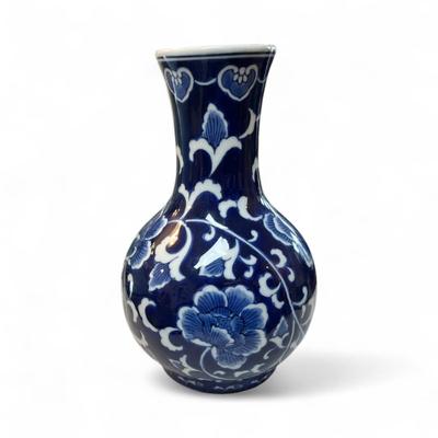 Sale Photo Thumbnail #314: Chinese Blue and White Porcelain Vase with a Flora Design.    Approximately 7.5" Tall