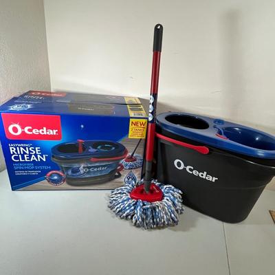 Lot 34 NIB Mop bucket