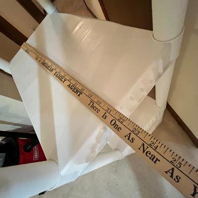 Lot 50 Rubbermade Small Shelf