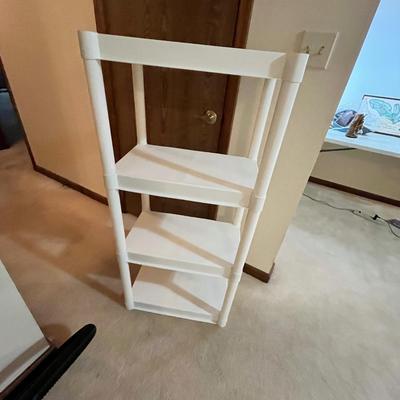 Lot 50 Rubbermade Small Shelf