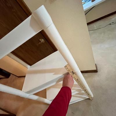 Lot 50 Rubbermade Small Shelf