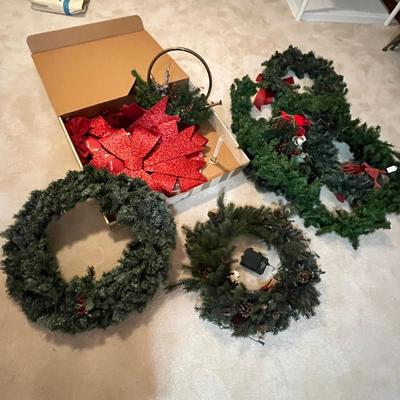 Lot 66 Lot of wreaths