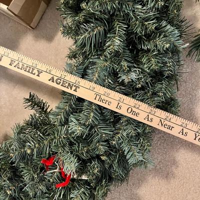 Lot 66 Lot of wreaths