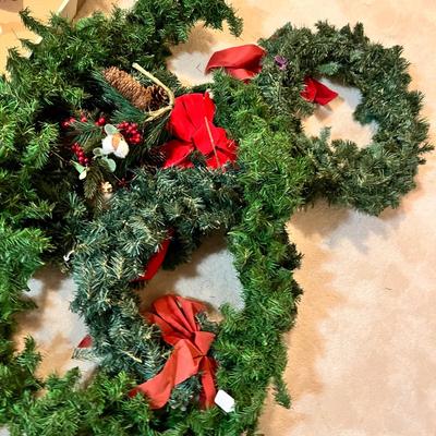 Lot 66 Lot of wreaths