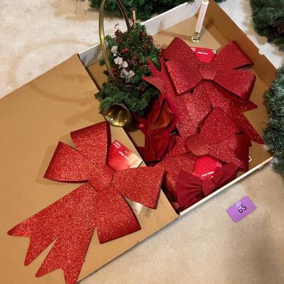 Lot 66 Lot of wreaths