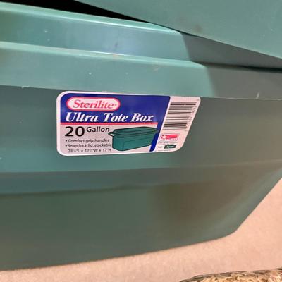 Lot 70 Tub of stuff.