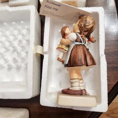 Collection of 10 M.J. Goebel Hummel Figurines