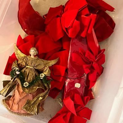 Lot 71 Large tub of bows
