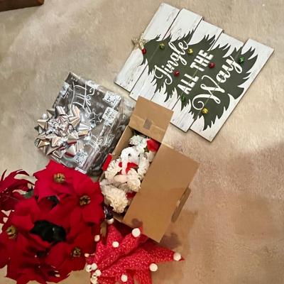 Lot 74 Christmas Decor